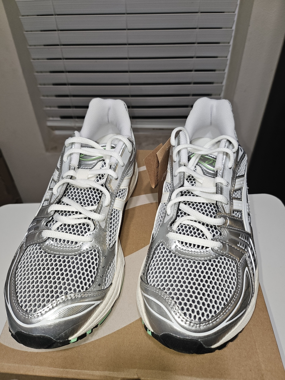 NWT Asics White GEL-Kayano 14 Running Shoes Mens 12/Womens 13.5